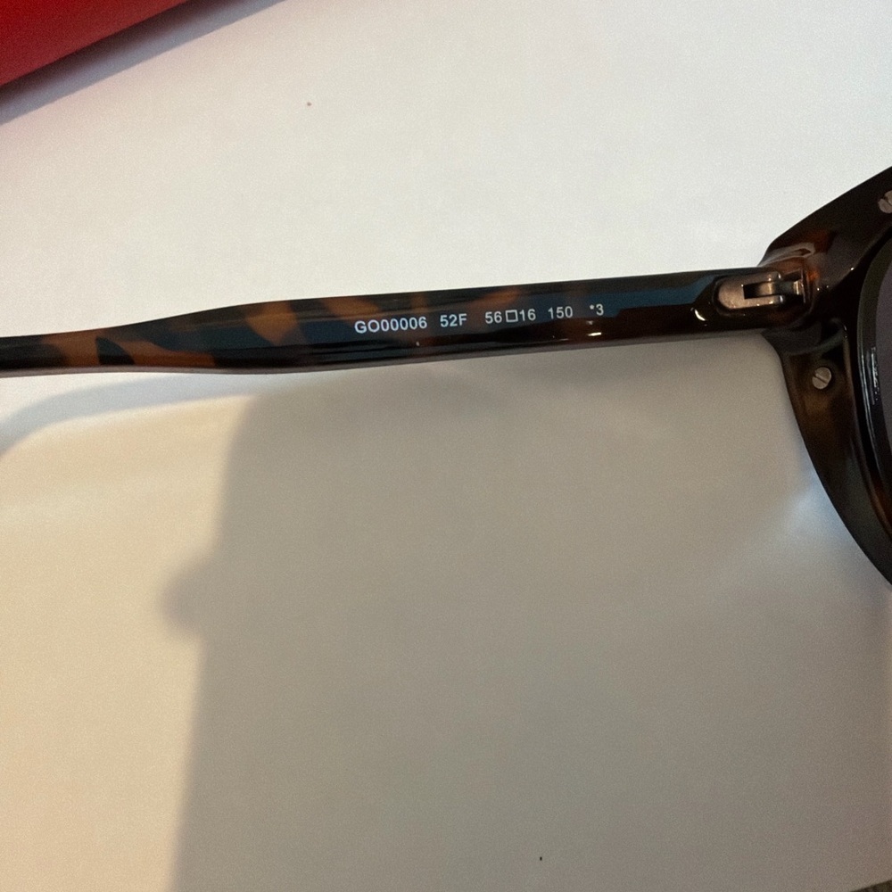 NWOT GUESS oversized cat-eye sunglasses in tortoise with brown gradient lenses - Picture 5 of 6